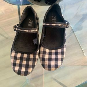Zara black and white checker pattern in size 30 European.  US size is 12.